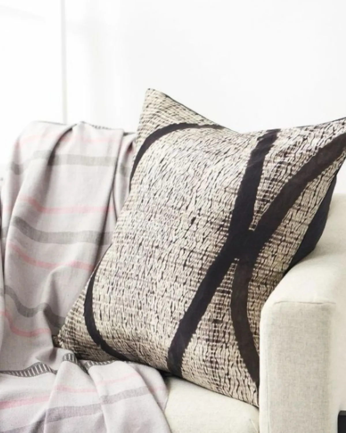 Arc Black Pillow 100% Silk