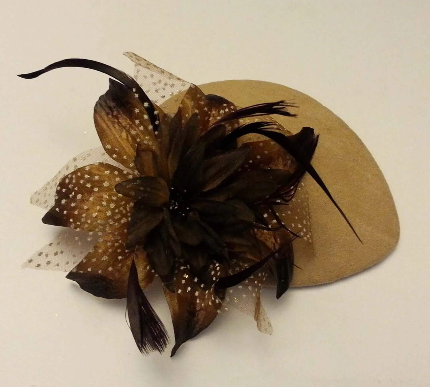 Fascinator Brown hat fascinator #Brown Small Teardrop Suved Velvet hat Brown floral Ascot Wedding Race Cocktail Party Church hat fascinator