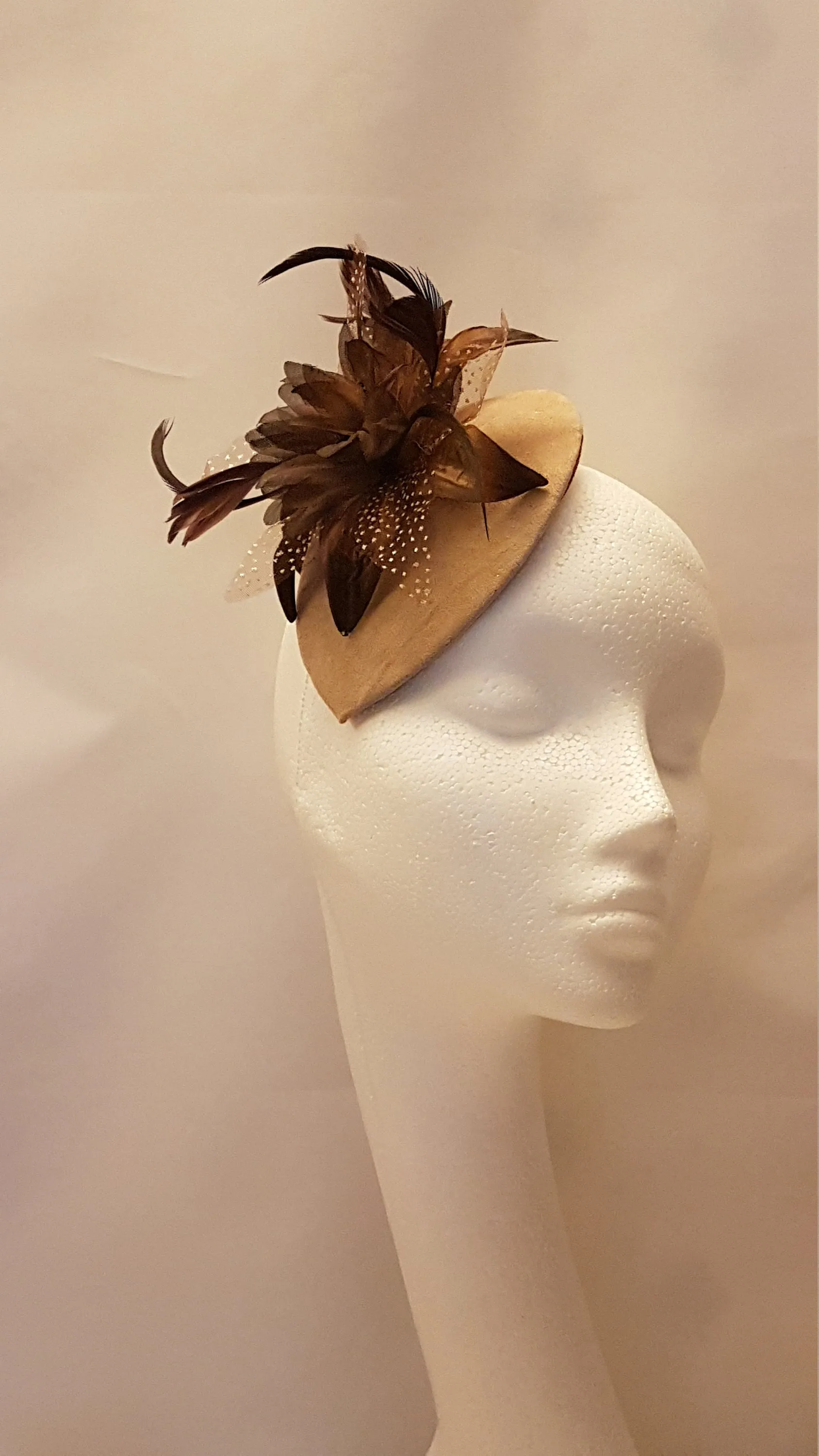 Fascinator Brown hat fascinator #Brown Small Teardrop Suved Velvet hat Brown floral Ascot Wedding Race Cocktail Party Church hat fascinator