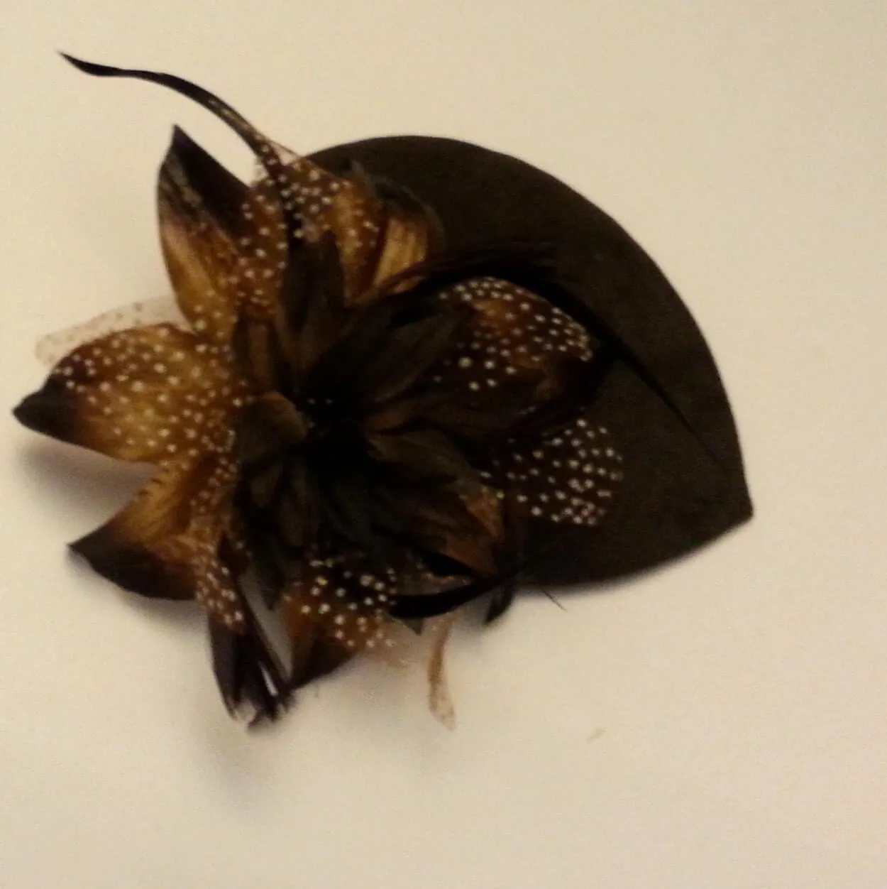 Fascinator Brown hat fascinator #Brown Small Teardrop Suved Velvet hat Brown floral Ascot Wedding Race Cocktail Party Church hat fascinator