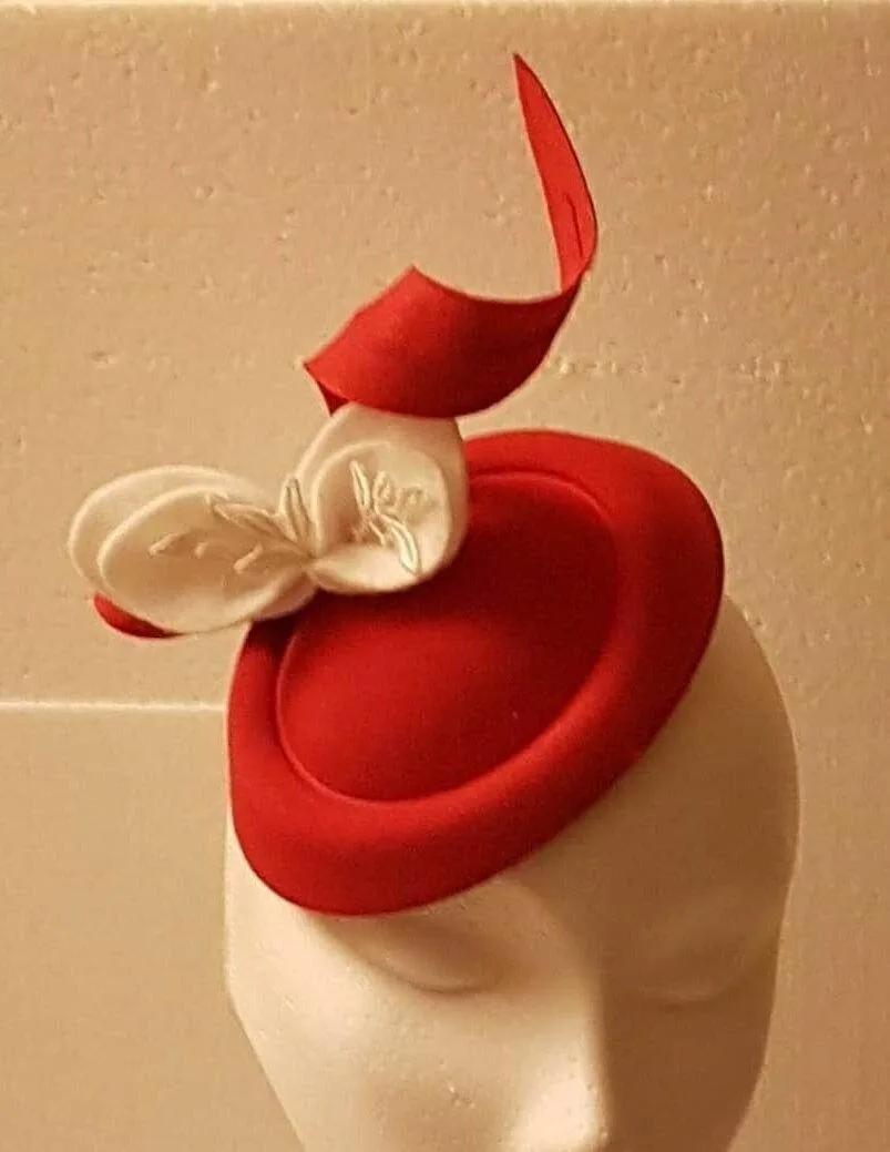 Fascinator Hat Red & White Handcrafted Formal Headwear Sculpted Decoration Perfect for Weddings Races,and Special Occasions Hair accessory