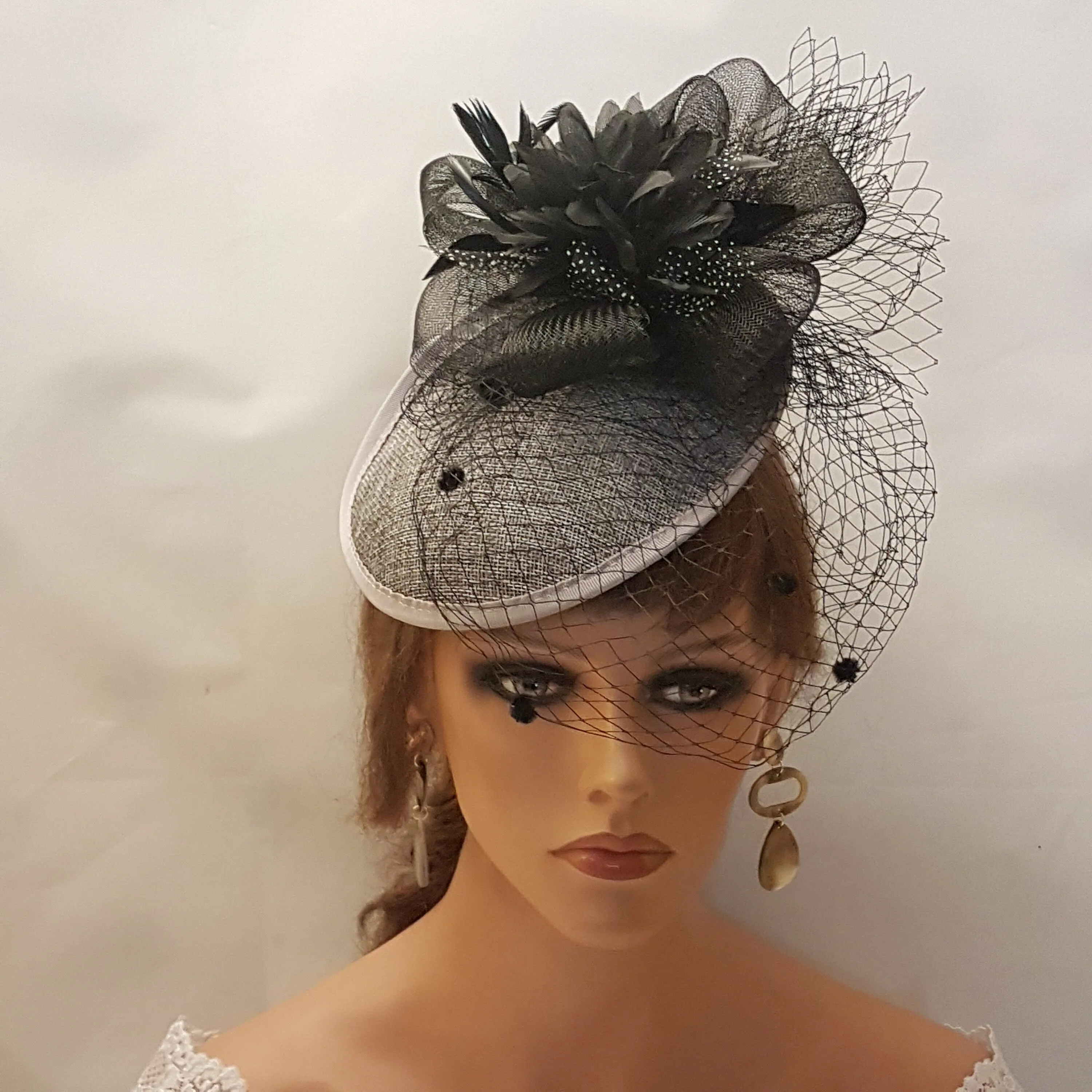 GREY RED WHITE Saucer hat Fascinator 40s50s Black Veil Fascinator Feather fascinator Race Ceremoney Cocktail Ladies Ascot Party  hatinator