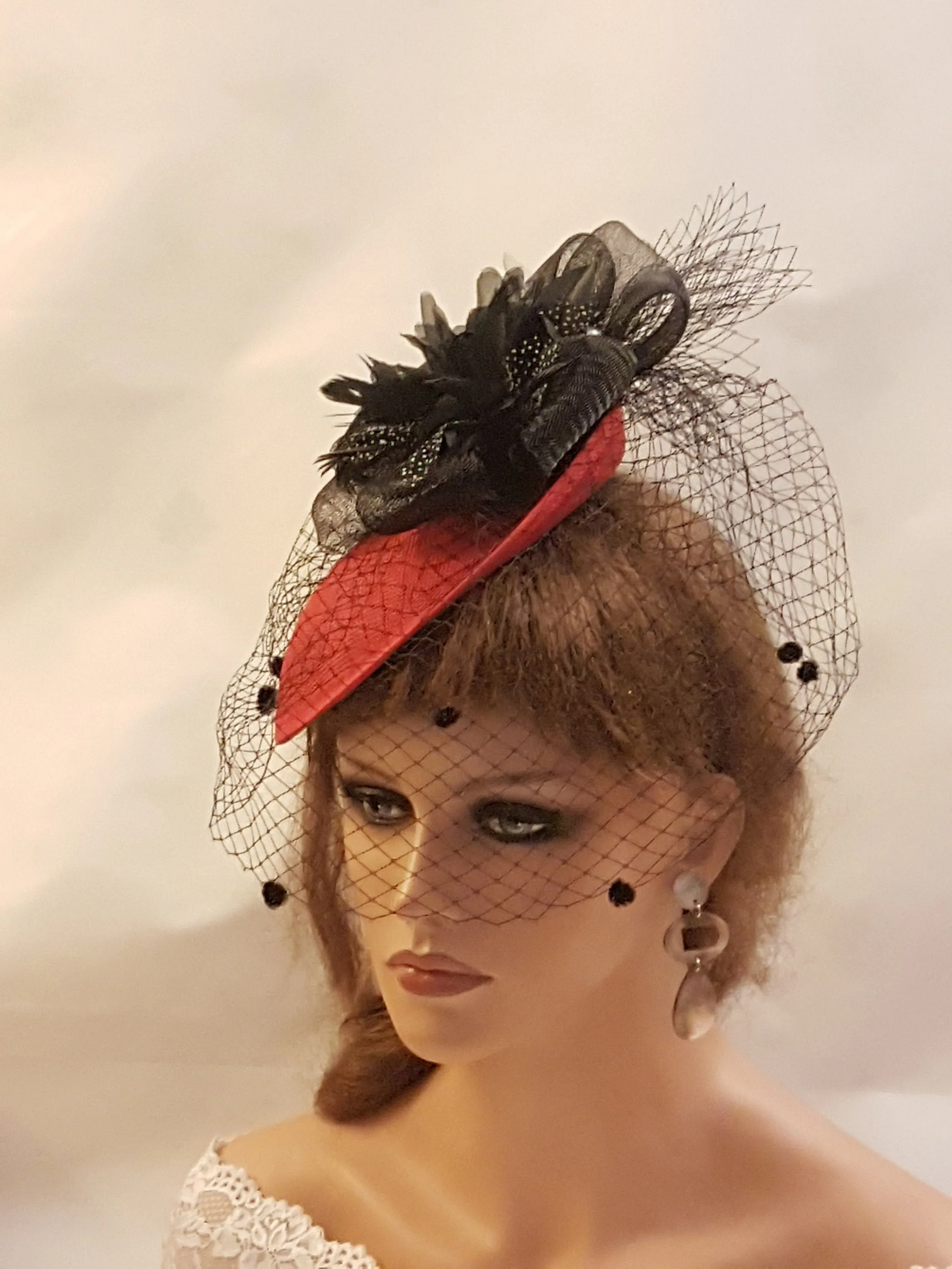 GREY RED WHITE Saucer hat Fascinator 40s50s Black Veil Fascinator Feather fascinator Race Ceremoney Cocktail Ladies Ascot Party  hatinator