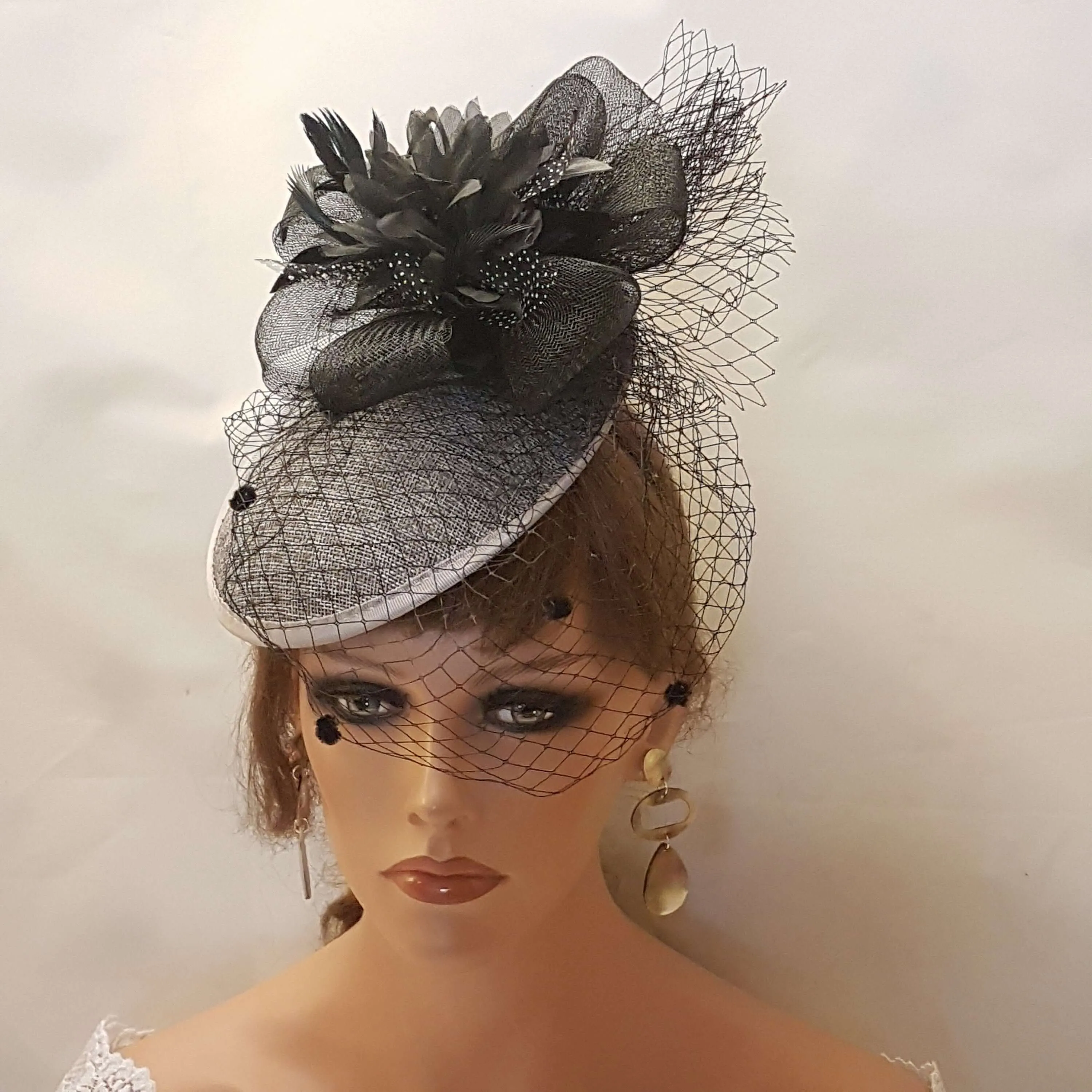 GREY RED WHITE Saucer hat Fascinator 40s50s Black Veil Fascinator Feather fascinator Race Ceremoney Cocktail Ladies Ascot Party  hatinator