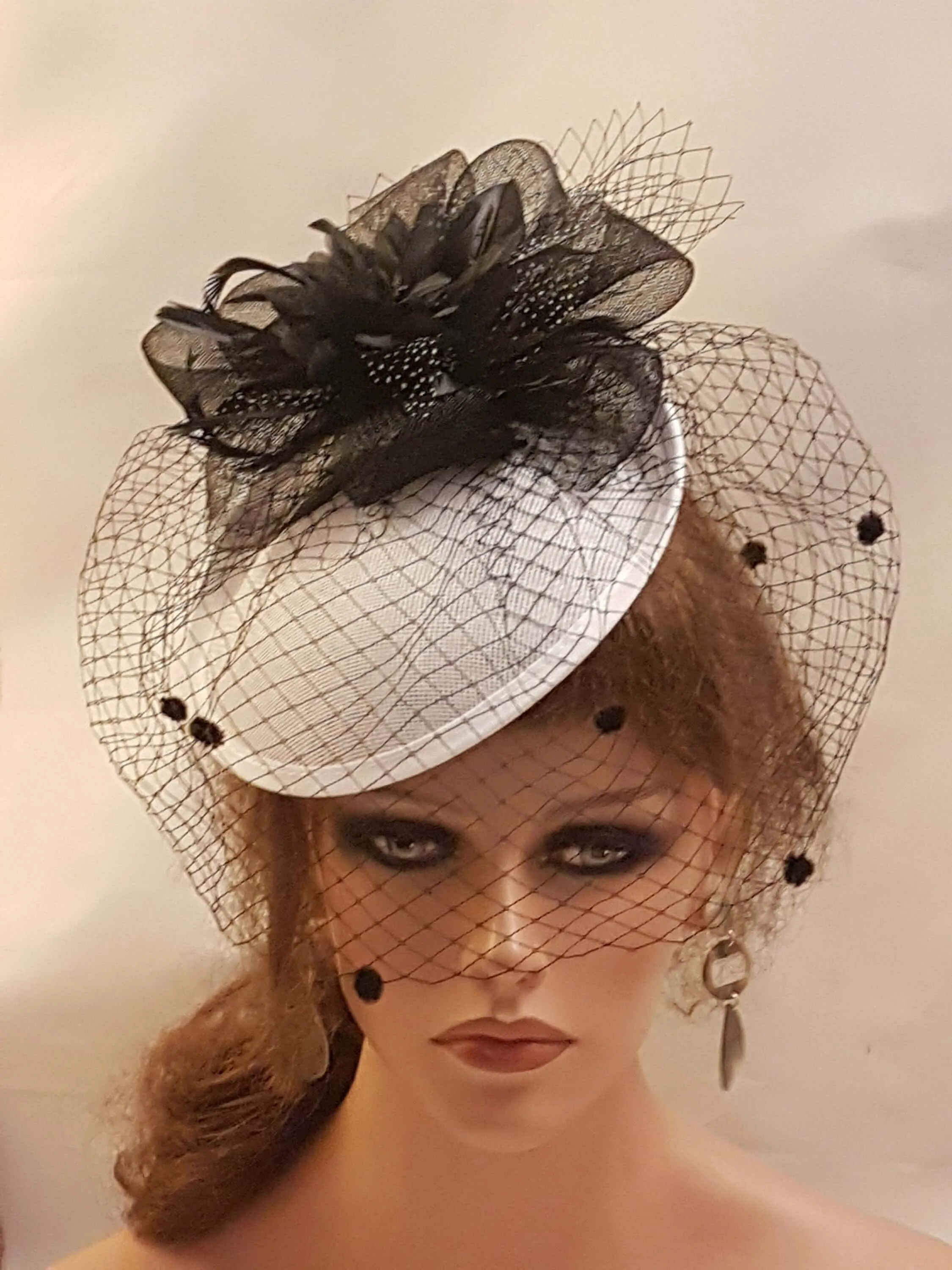 GREY RED WHITE Saucer hat Fascinator 40s50s Black Veil Fascinator Feather fascinator Race Ceremoney Cocktail Ladies Ascot Party  hatinator