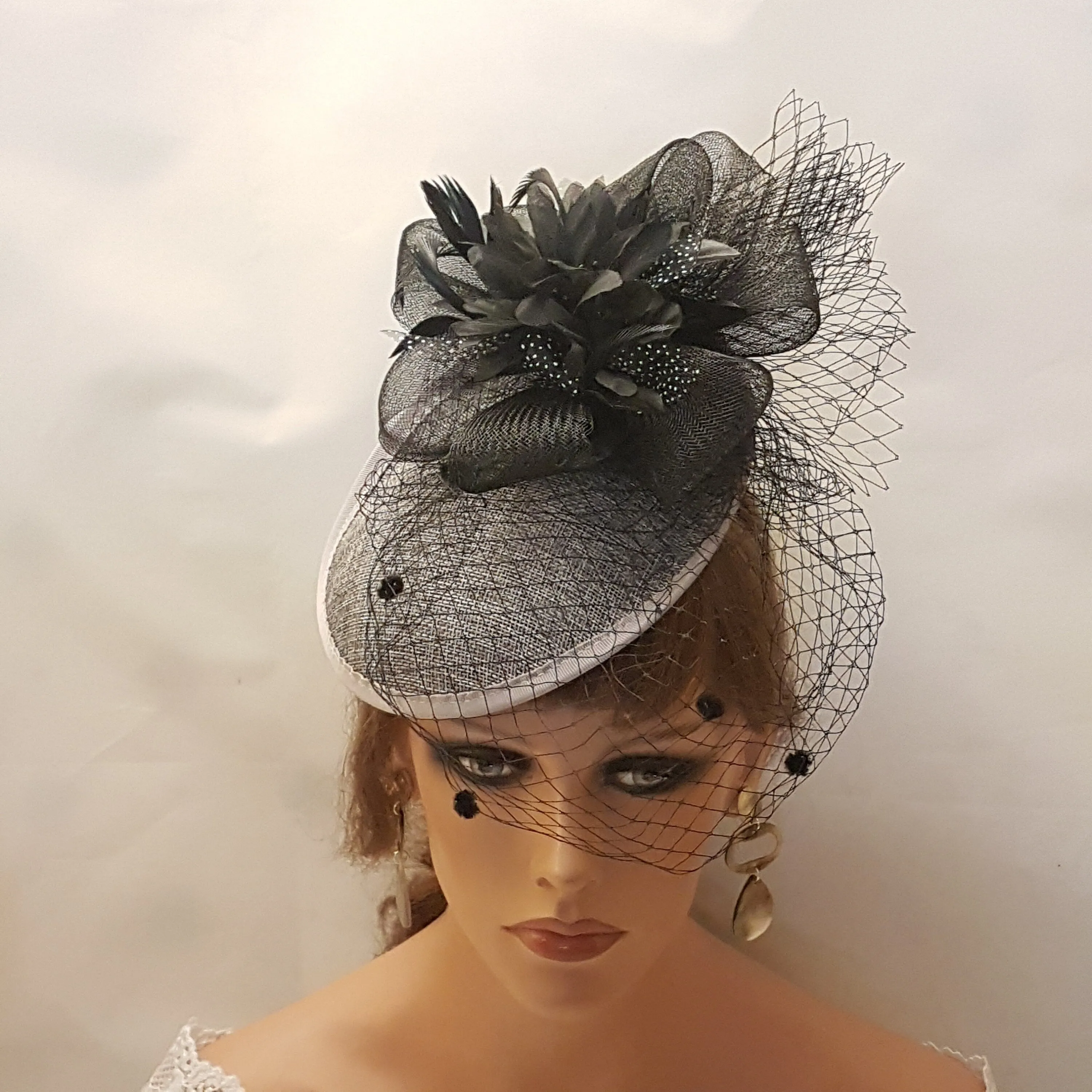 GREY RED WHITE Saucer hat Fascinator 40s50s Black Veil Fascinator Feather fascinator Race Ceremoney Cocktail Ladies Ascot Party  hatinator