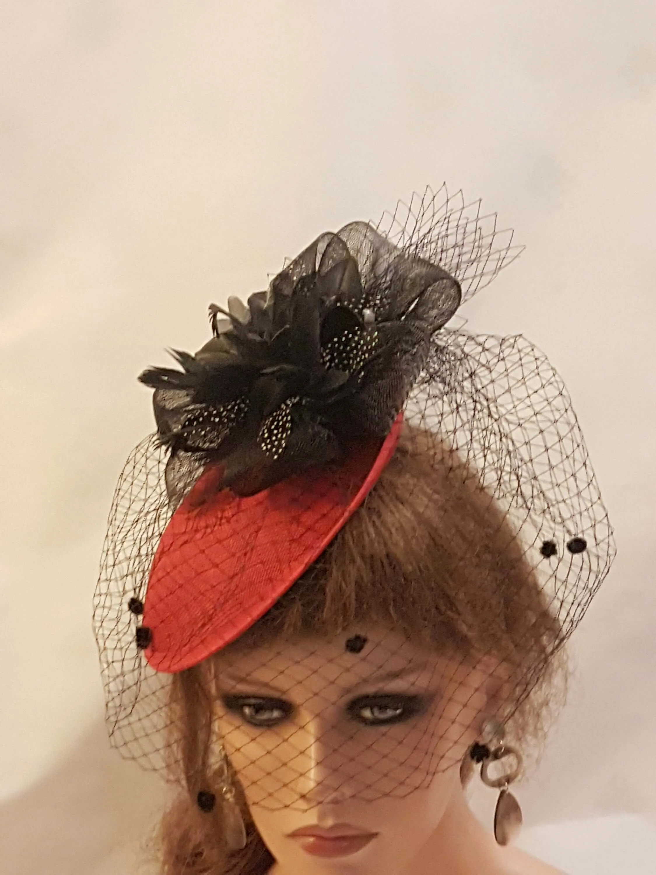 GREY RED WHITE Saucer hat Fascinator 40s50s Black Veil Fascinator Feather fascinator Race Ceremoney Cocktail Ladies Ascot Party  hatinator