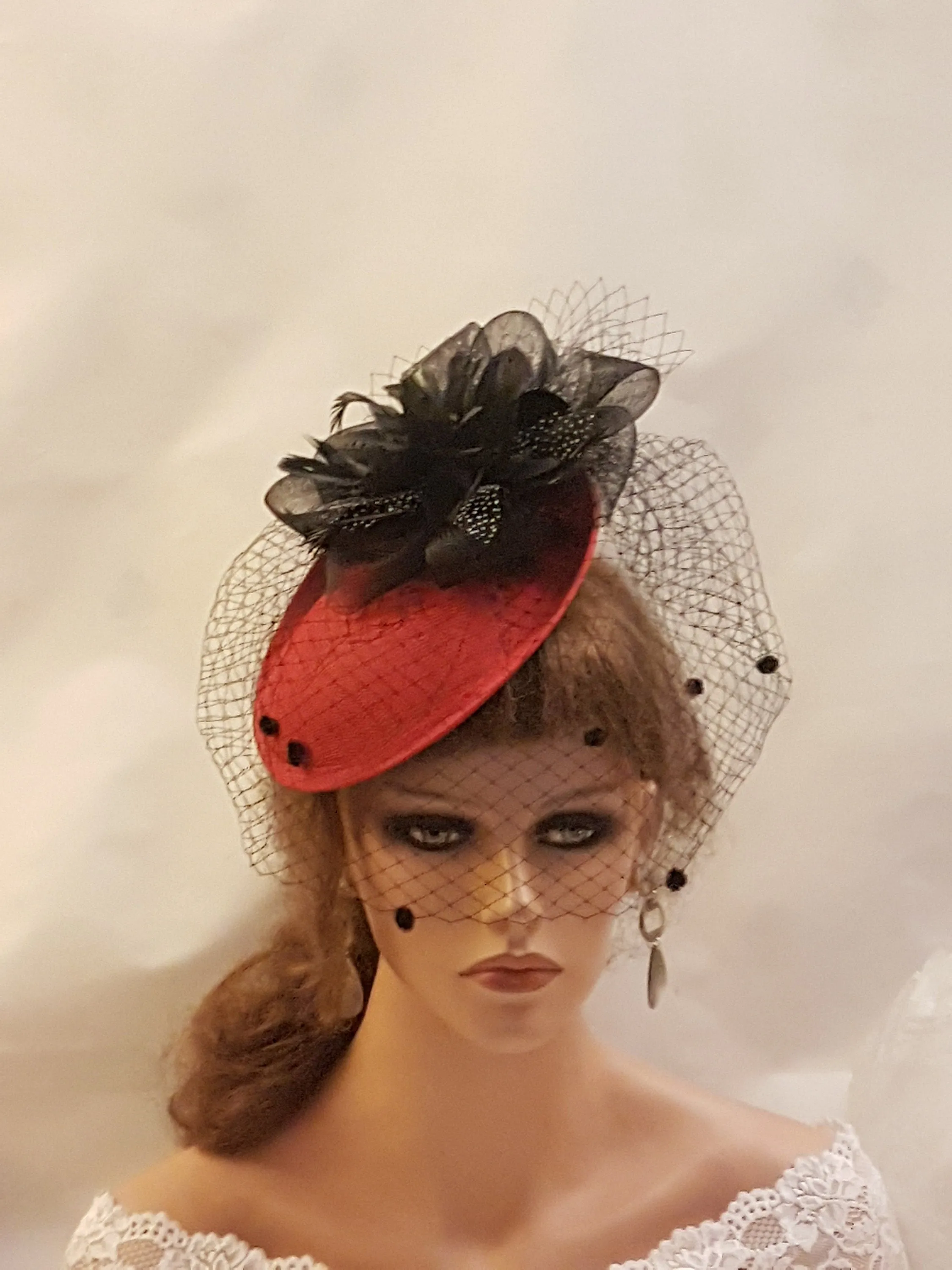 GREY RED WHITE Saucer hat Fascinator 40s50s Black Veil Fascinator Feather fascinator Race Ceremoney Cocktail Ladies Ascot Party  hatinator