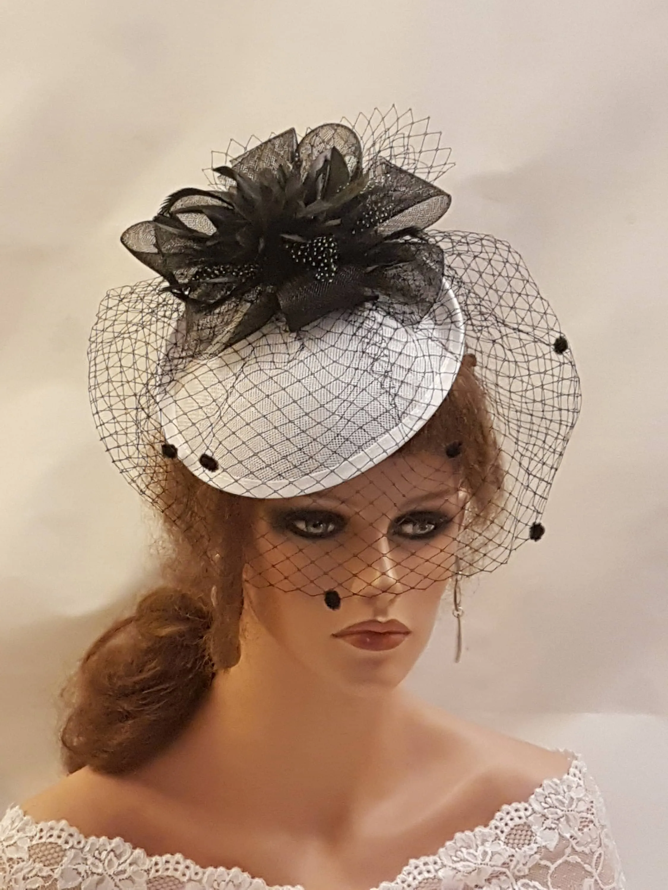 GREY RED WHITE Saucer hat Fascinator 40s50s Black Veil Fascinator Feather fascinator Race Ceremoney Cocktail Ladies Ascot Party  hatinator