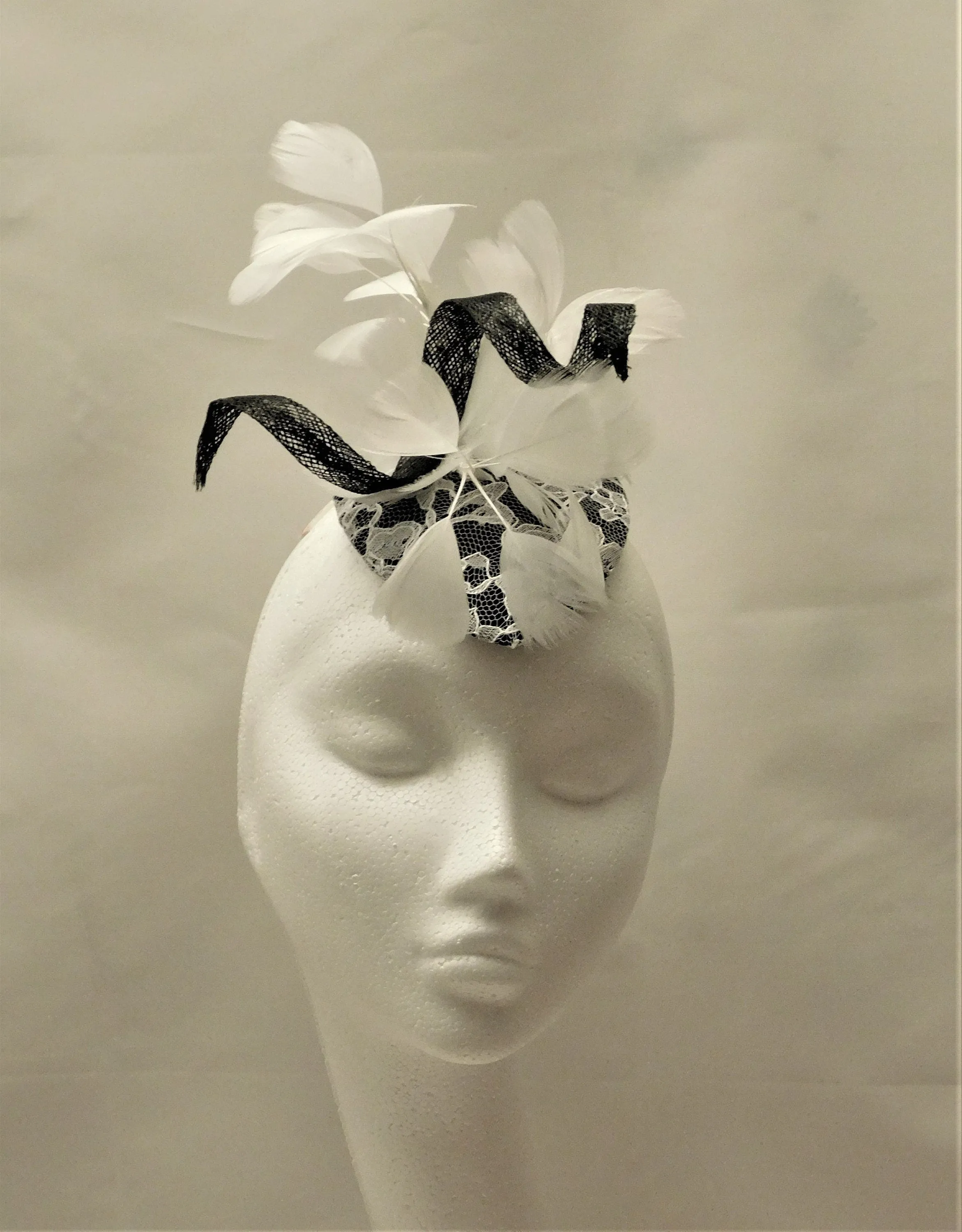 Hat Fascinator BLACK & WHITE fascinator hat, Ladies hAT Cocktail, Race,Wedding,Goodwood revival, Wedding fascinator. Feather hat fascinator