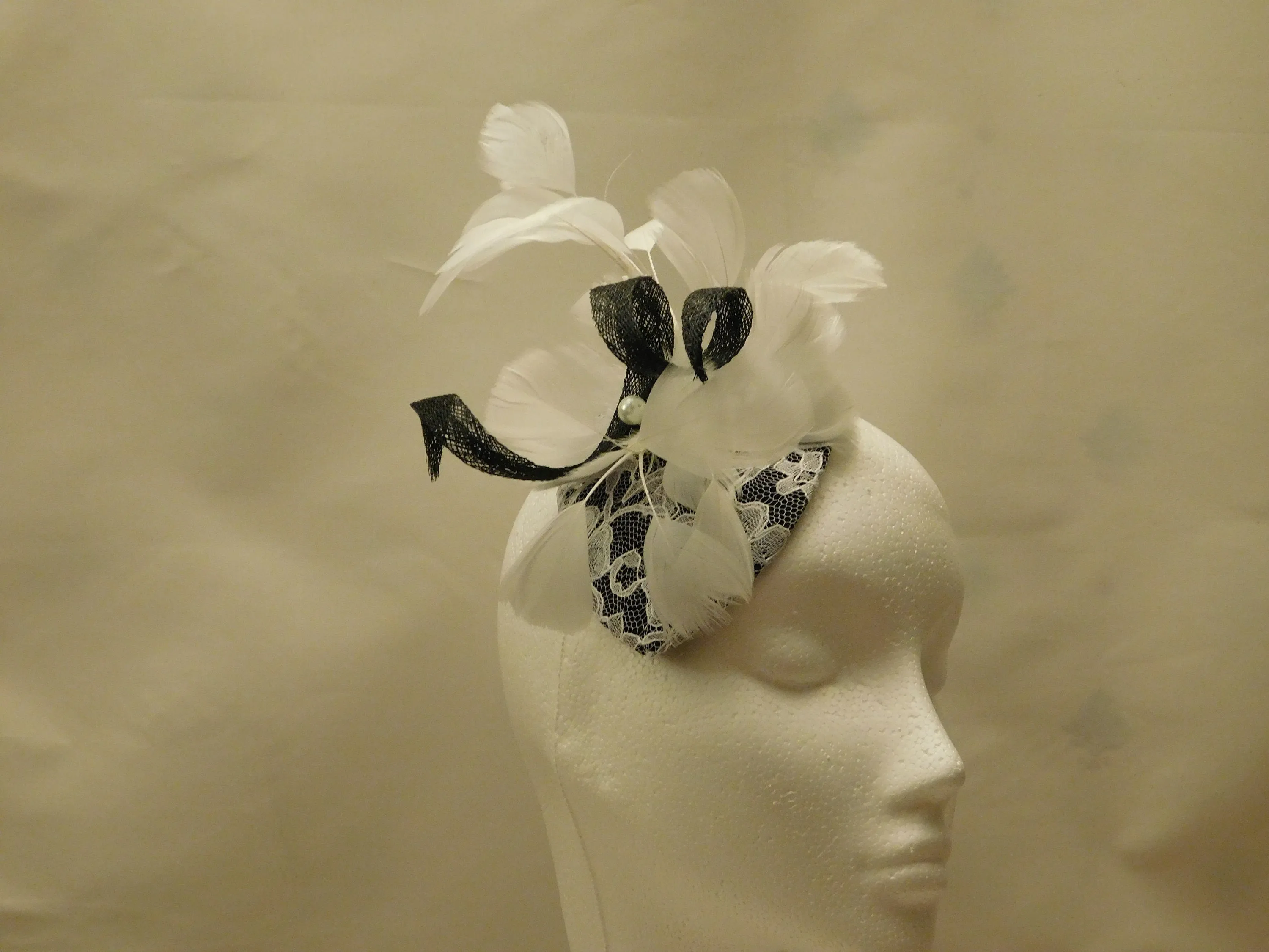 Hat Fascinator BLACK & WHITE fascinator hat, Ladies hAT Cocktail, Race,Wedding,Goodwood revival, Wedding fascinator. Feather hat fascinator