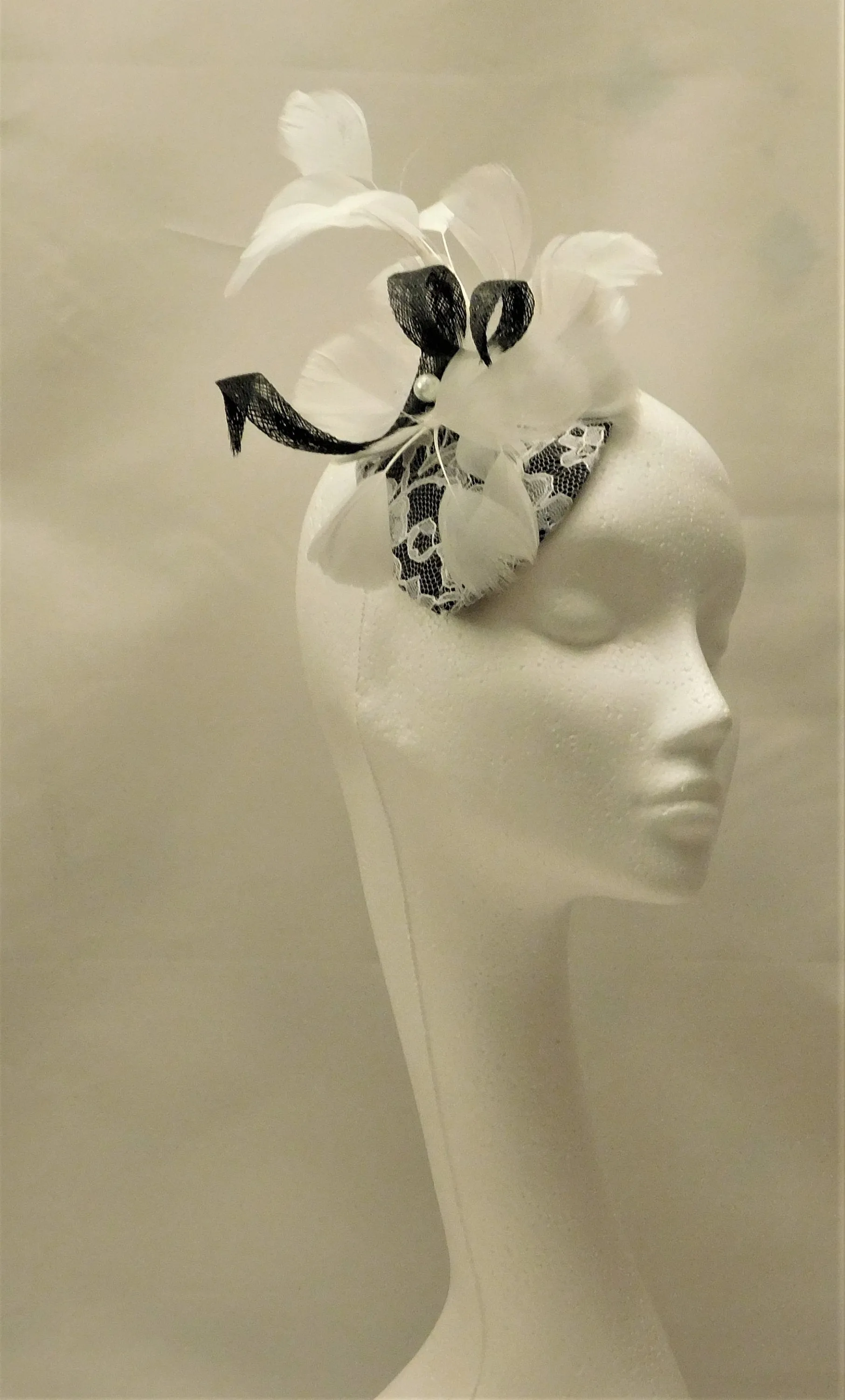 Hat Fascinator BLACK & WHITE fascinator hat, Ladies hAT Cocktail, Race,Wedding,Goodwood revival, Wedding fascinator. Feather hat fascinator
