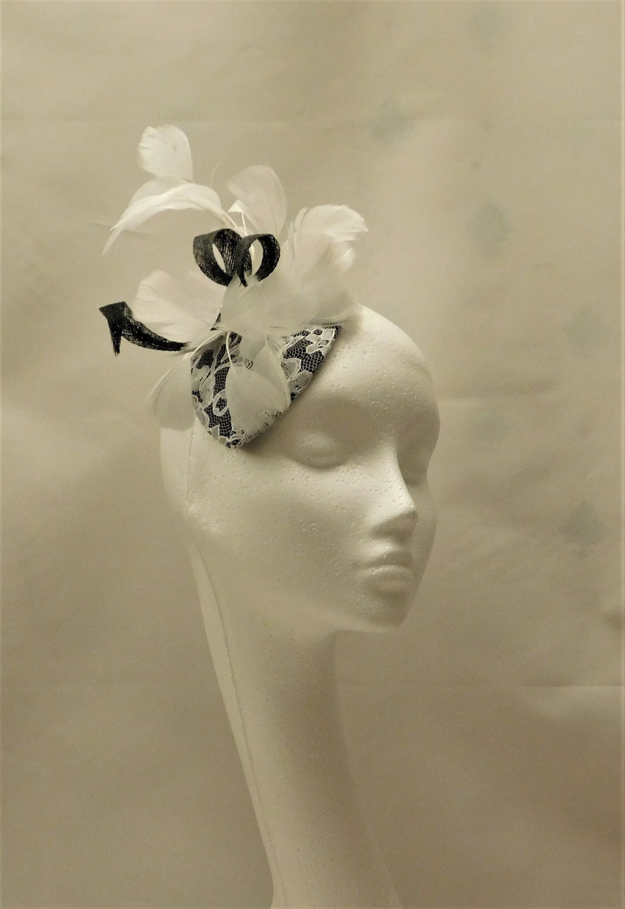 Hat Fascinator BLACK & WHITE fascinator hat, Ladies hAT Cocktail, Race,Wedding,Goodwood revival, Wedding fascinator. Feather hat fascinator