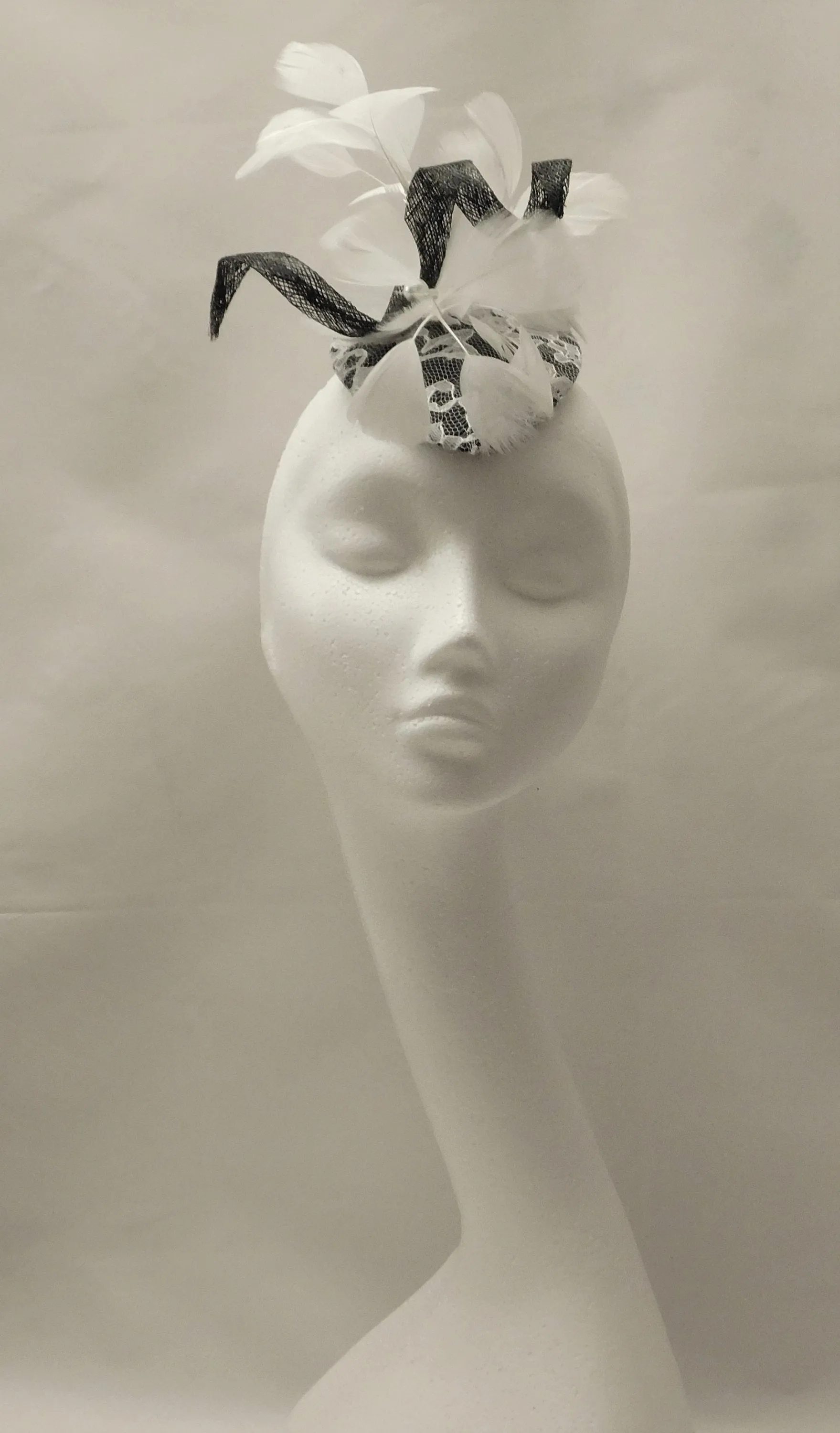 Hat Fascinator BLACK & WHITE fascinator hat, Ladies hAT Cocktail, Race,Wedding,Goodwood revival, Wedding fascinator. Feather hat fascinator