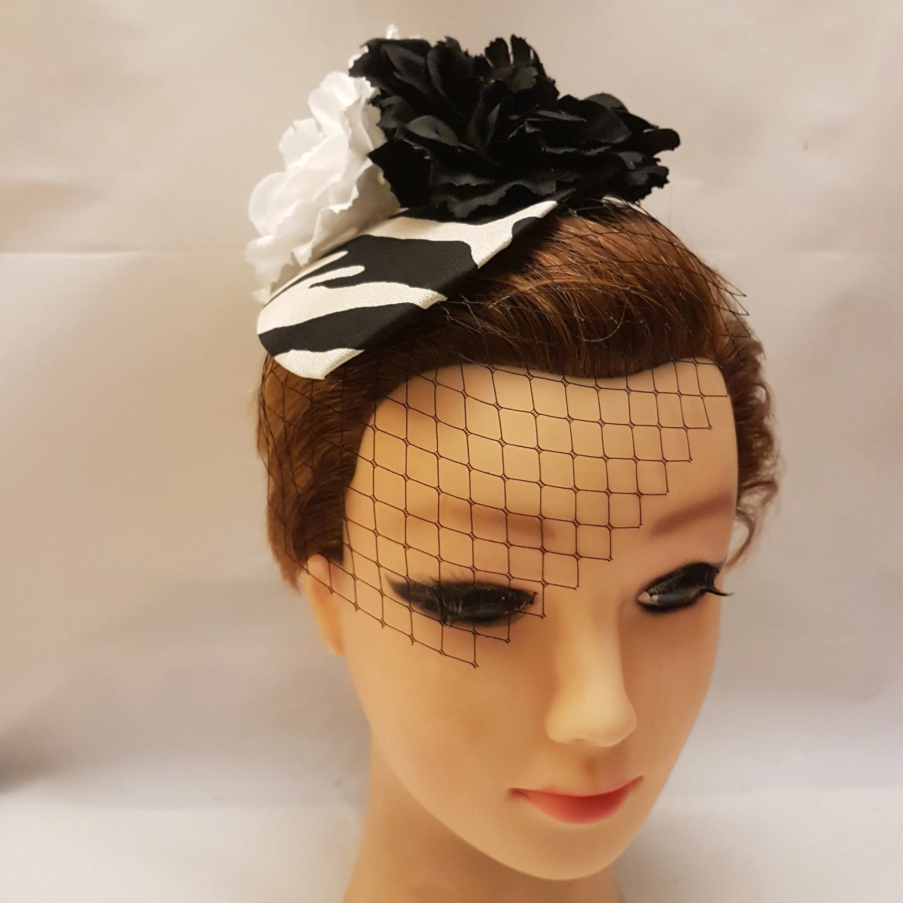 Hat fascinator, Vintage 40s 50s Hat BLACK & WHITE Teardrop Hat  fascinator Race Cocktail hat,  Ascot Hat, Cocktail hat, wedding headpiece