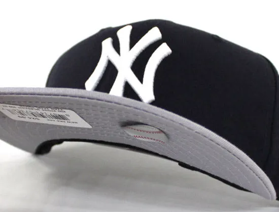 KIDS New York Yankees New Era 9Fifty Snapback Hat (Navy Gray)