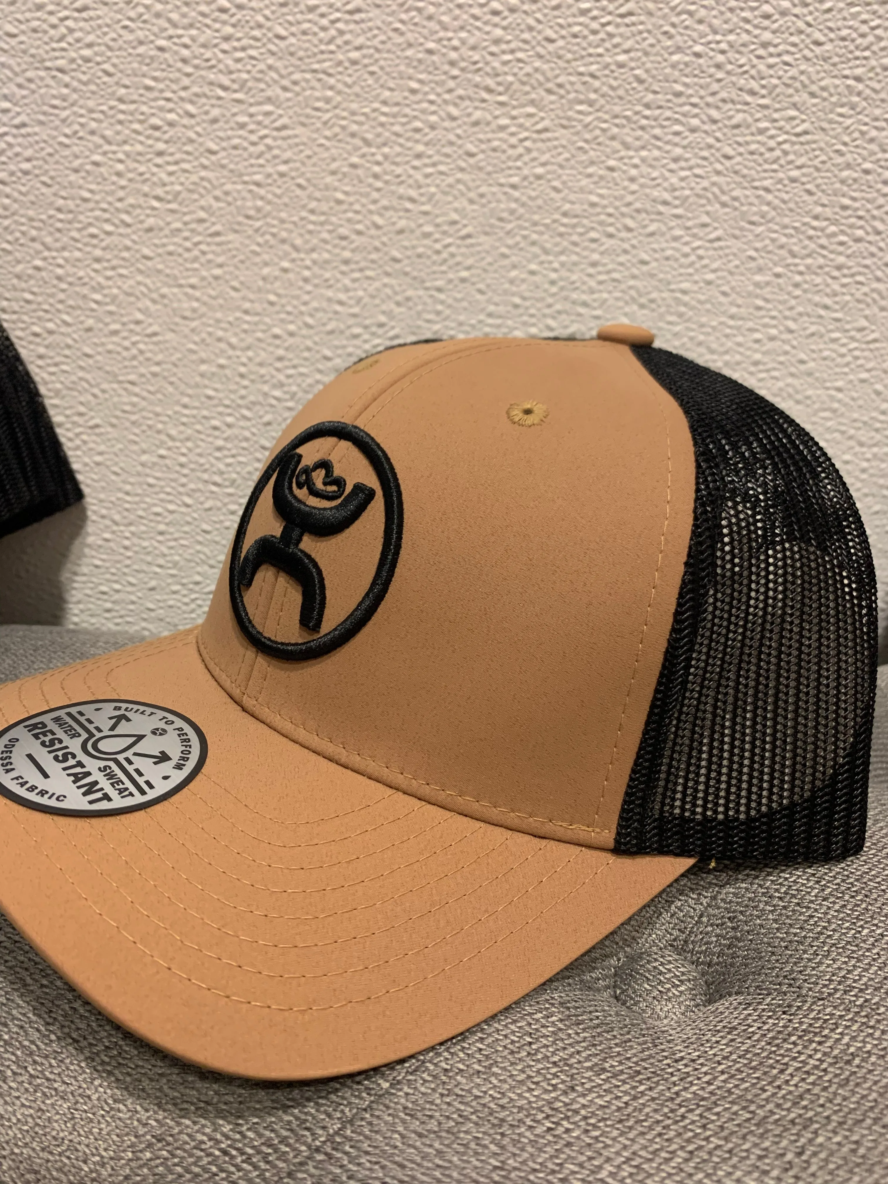 O Classic HY tan/black Cap