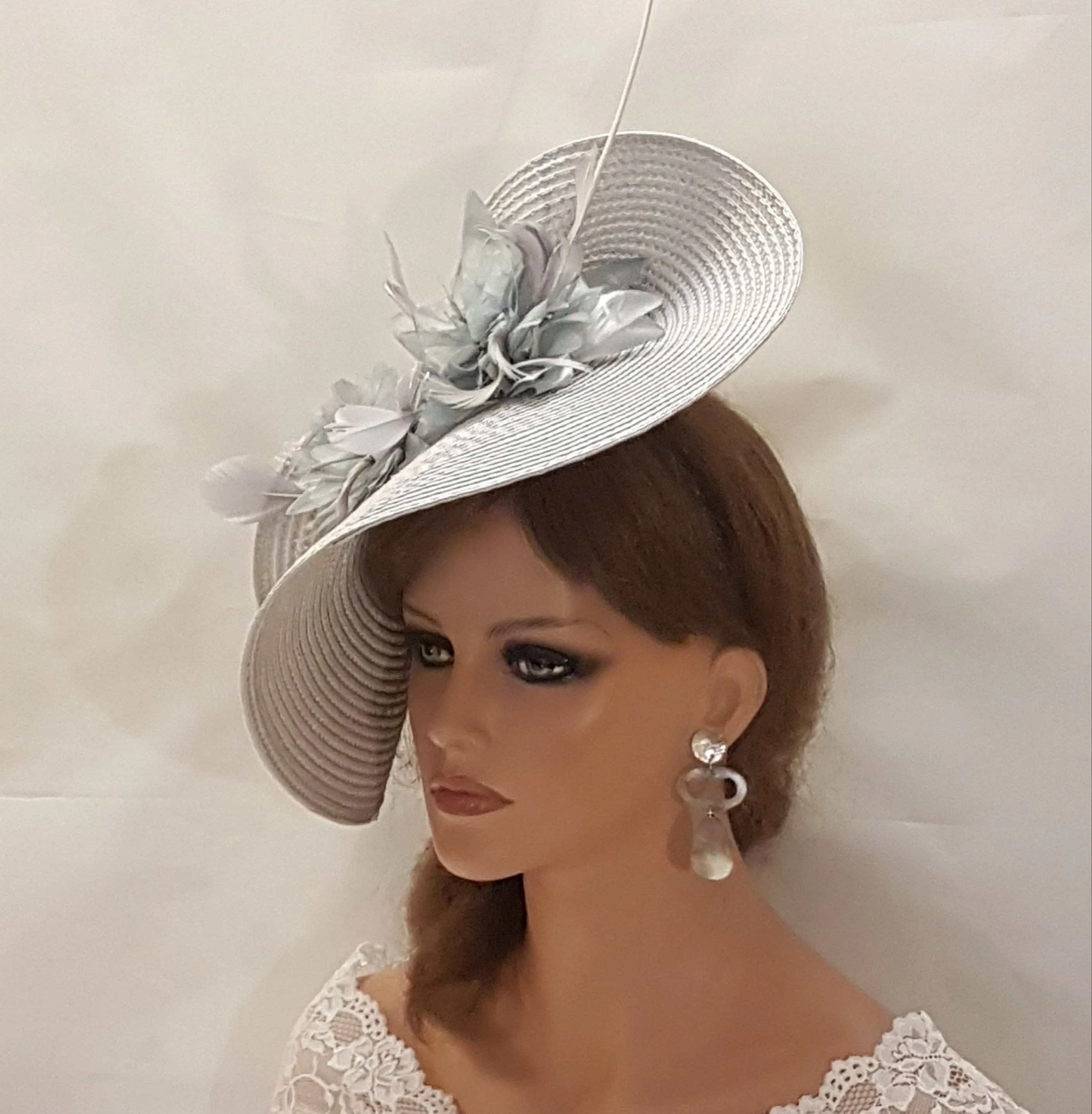 SILVER GREY HAT Fascinator, Large hatinator with long Quil Floral hat. Church, Derb-, Ascot,Wedding, TeaParty hat. Mother of Bride/Groom Hatinator