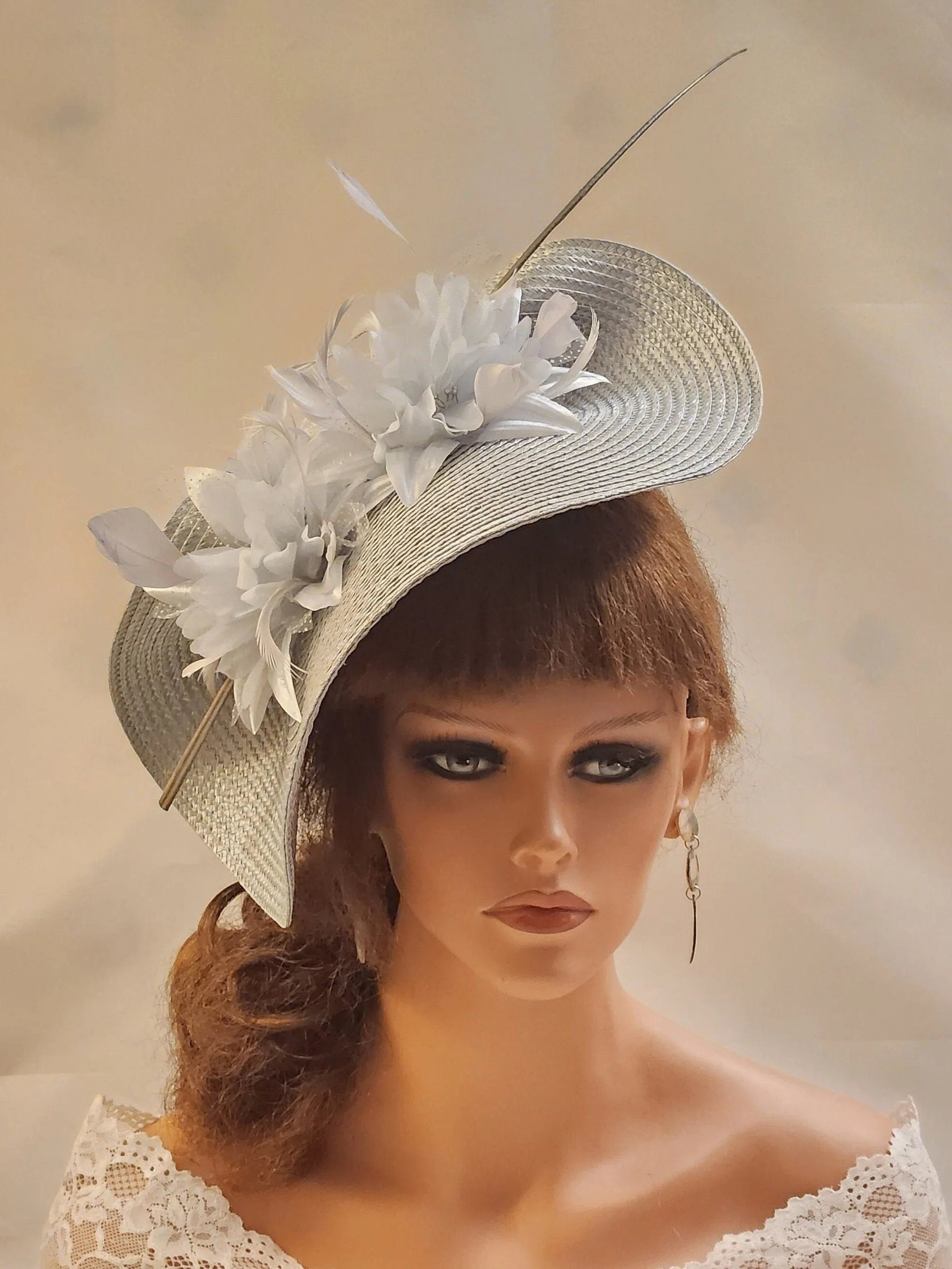 SILVER GREY HAT Fascinator, Large hatinator with long Quil Floral hat. Church, Derb-, Ascot,Wedding, TeaParty hat. Mother of Bride/Groom Hatinator