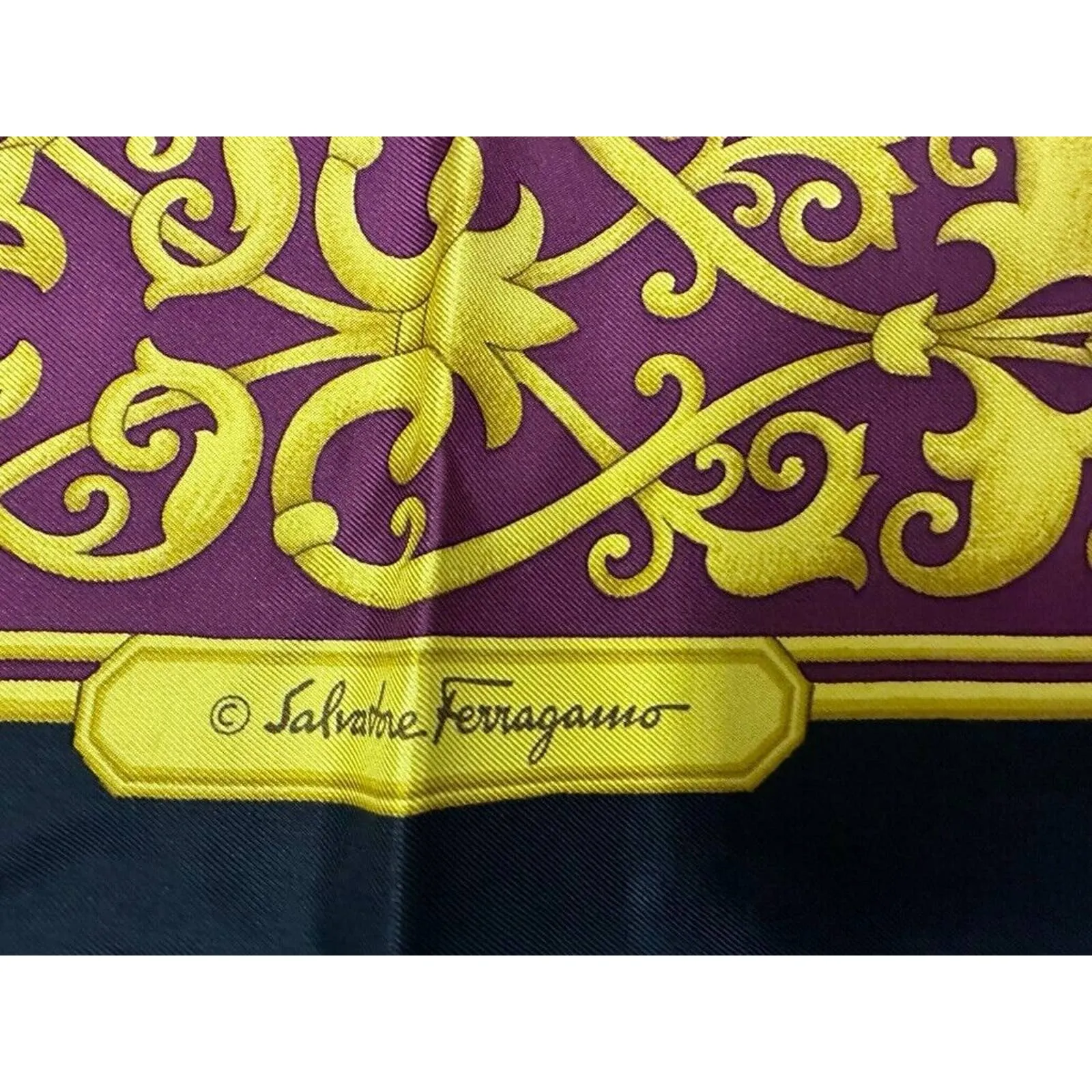 VTG NIB Salvatore Ferragamo Womens 100% Silk Square Scarf Tigers 34"