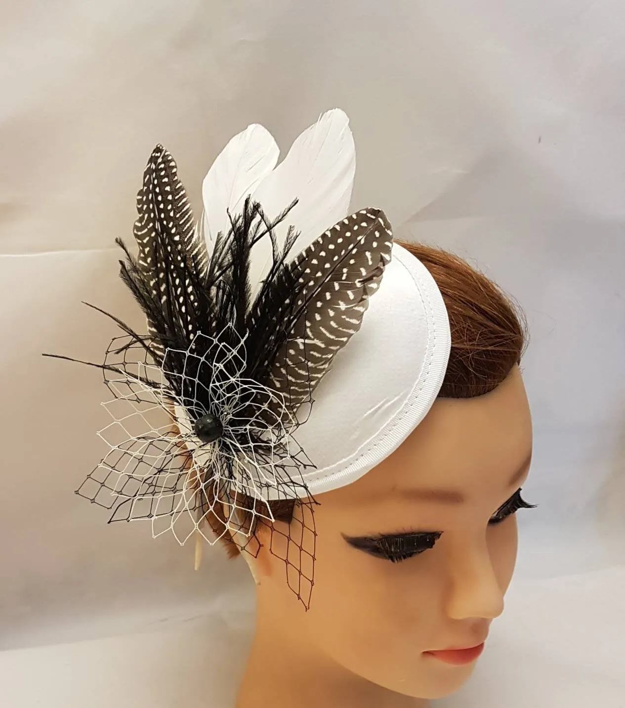 WHITE HAT FASCINATOR Feather Hat, Vintage White  Hat, White Fascinator Hat, Race, Cocktail hat,  Ascot Hat, Cocktail hat, Wedding headpiece