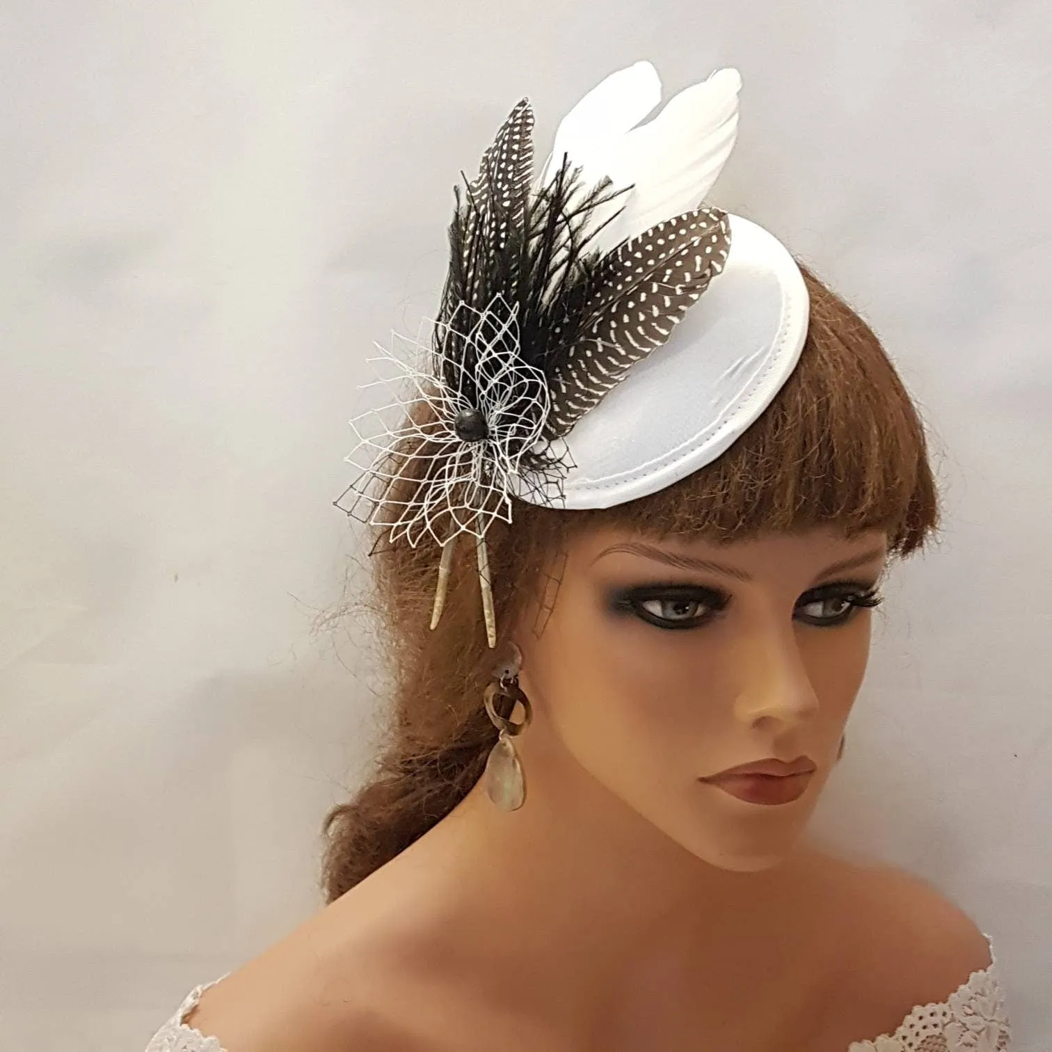 WHITE HAT FASCINATOR Feather Hat, Vintage White  Hat, White Fascinator Hat, Race, Cocktail hat,  Ascot Hat, Cocktail hat, Wedding headpiece