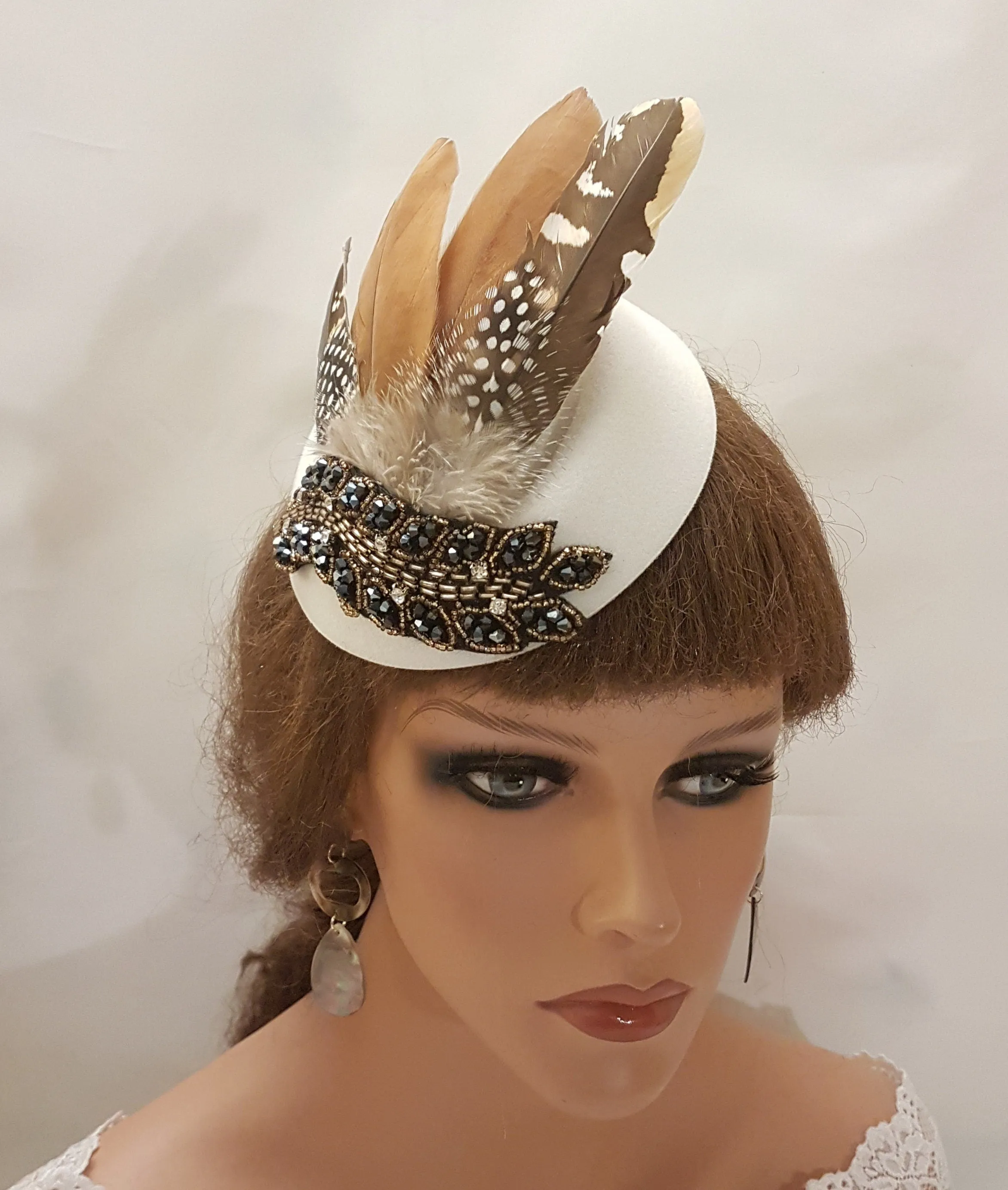 WHITE HAT FASCINATOR #White Hat Fascinator. Beautiful sparkly Crystal Beads jewel Feather Hat Race Cocktail Ladies day Ascot Hat Fascinator