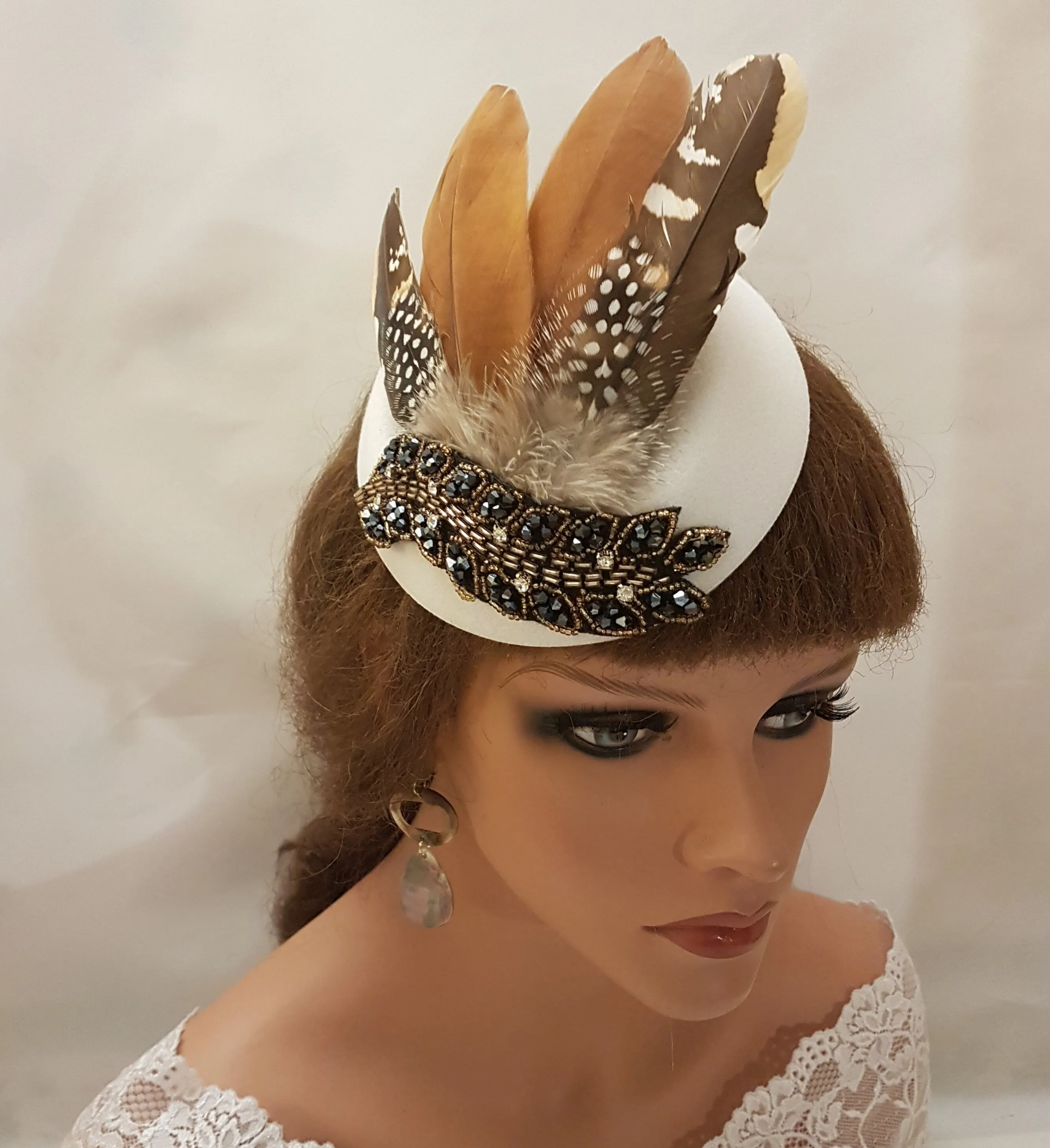 WHITE HAT FASCINATOR #White Hat Fascinator. Beautiful sparkly Crystal Beads jewel Feather Hat Race Cocktail Ladies day Ascot Hat Fascinator